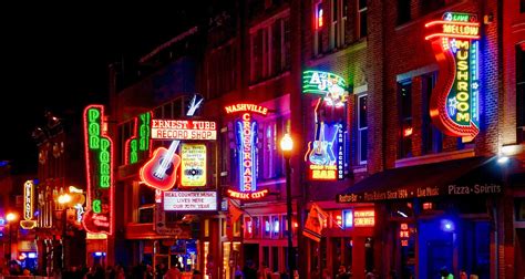 how far is music row from downtown nashville? Nashville's music scene and its influence on the city