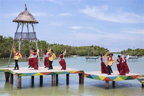 How to Country Dance: A Journey into the World of Folk Dance with Steps to Master the Art